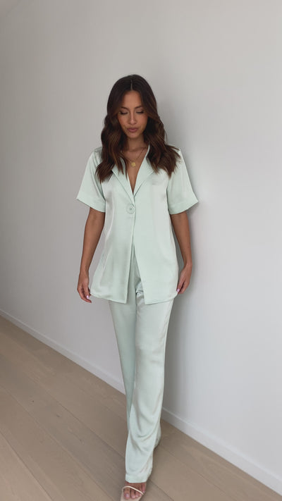 Load and play video in Gallery viewer, Imogen Button Shirt - Seafoam
