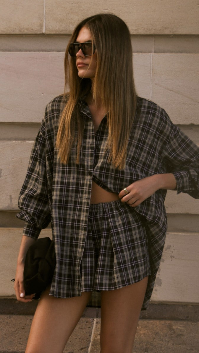 Arli Shorts - Black/Beige Plaid - Billy J