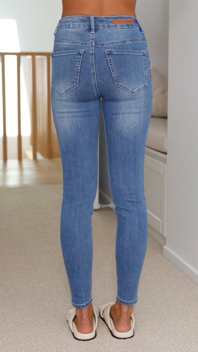 Load image into Gallery viewer, Rocky Jeans - Light Denim
