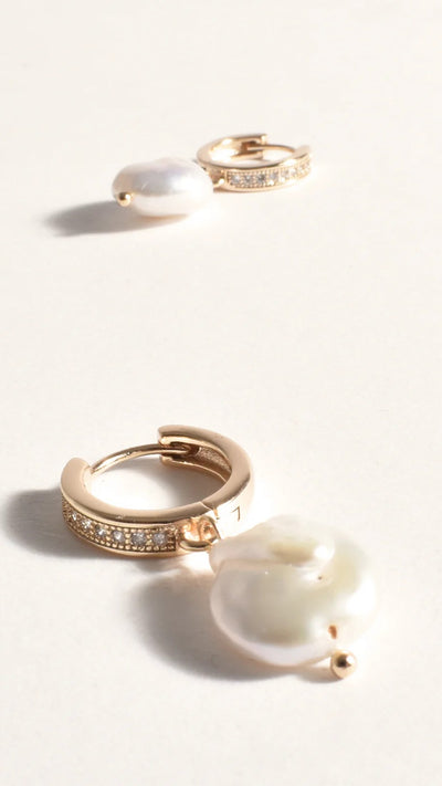 Load image into Gallery viewer, Freshwater Pearl Diamante Hoops - Gold - Billy J
