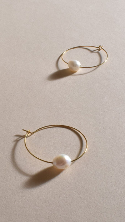 Load image into Gallery viewer, Simple Pearl Fine Wire Hoops - Cream/Gold
