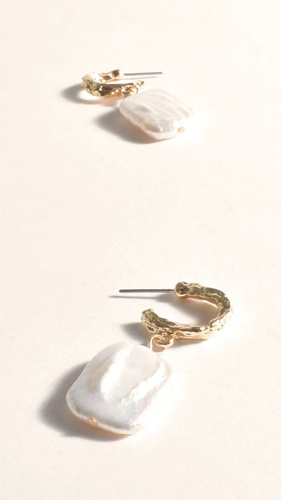 Load image into Gallery viewer, Freshwater Pearl Mini Hoops - Gold
