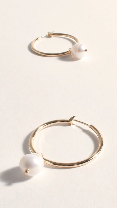 Load image into Gallery viewer, Freshwater Pearl Drop Midi Hoops - Gold - Billy J
