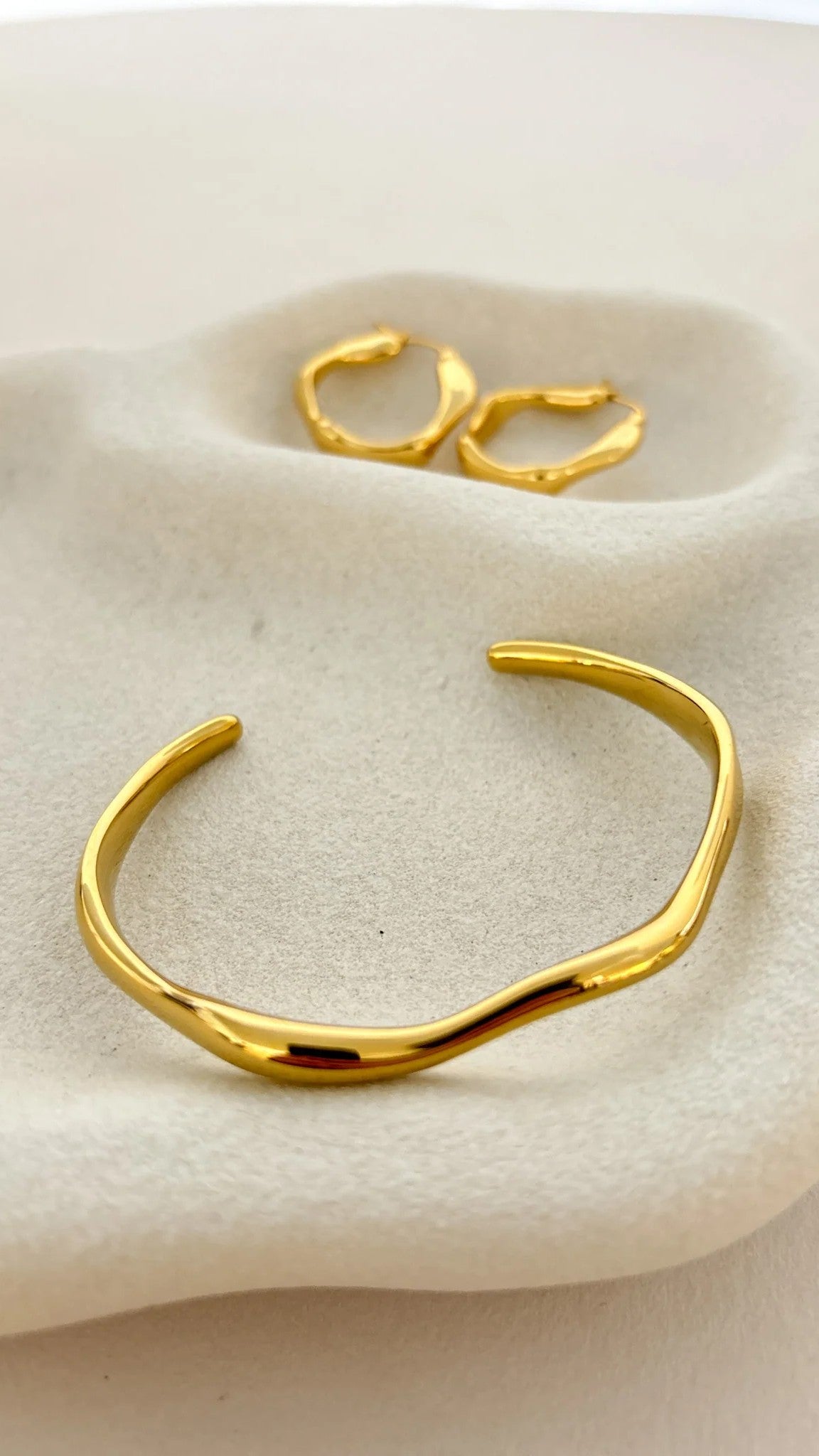 May Skinny Metal Bangle - Gold - Billy J