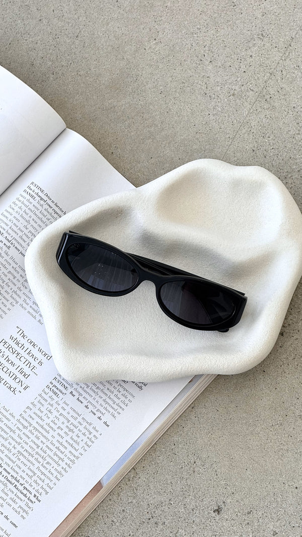 The Kasia Sunglasses - Black / Black - Billy J