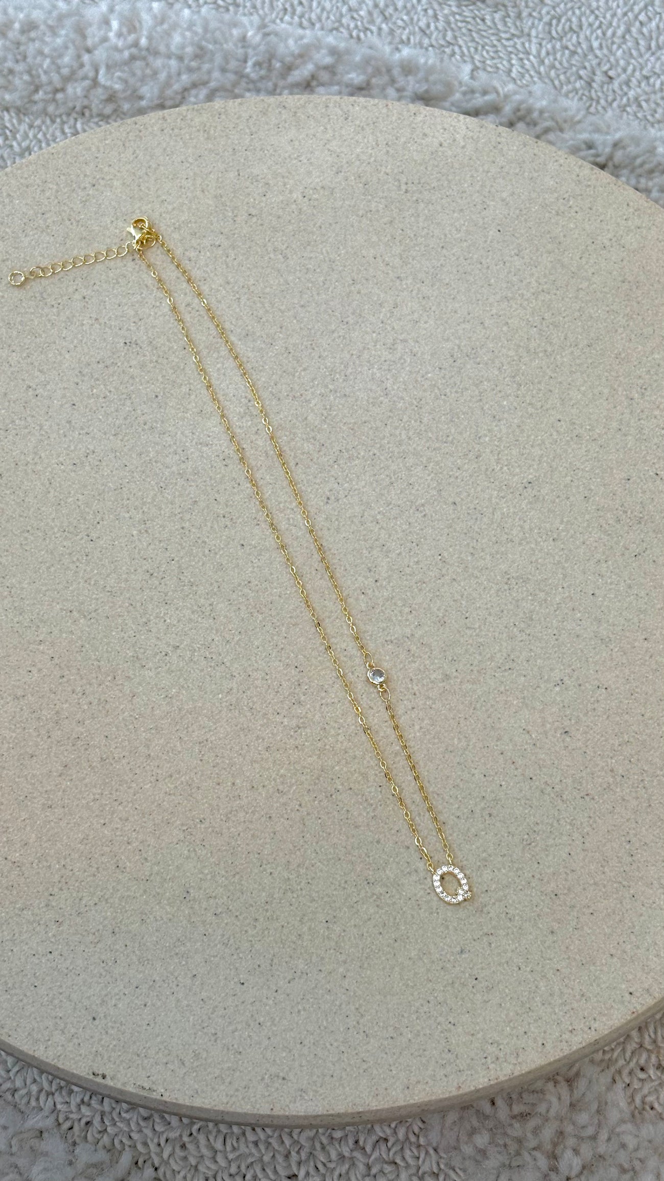 Ivy Initial Letter Necklace - Q