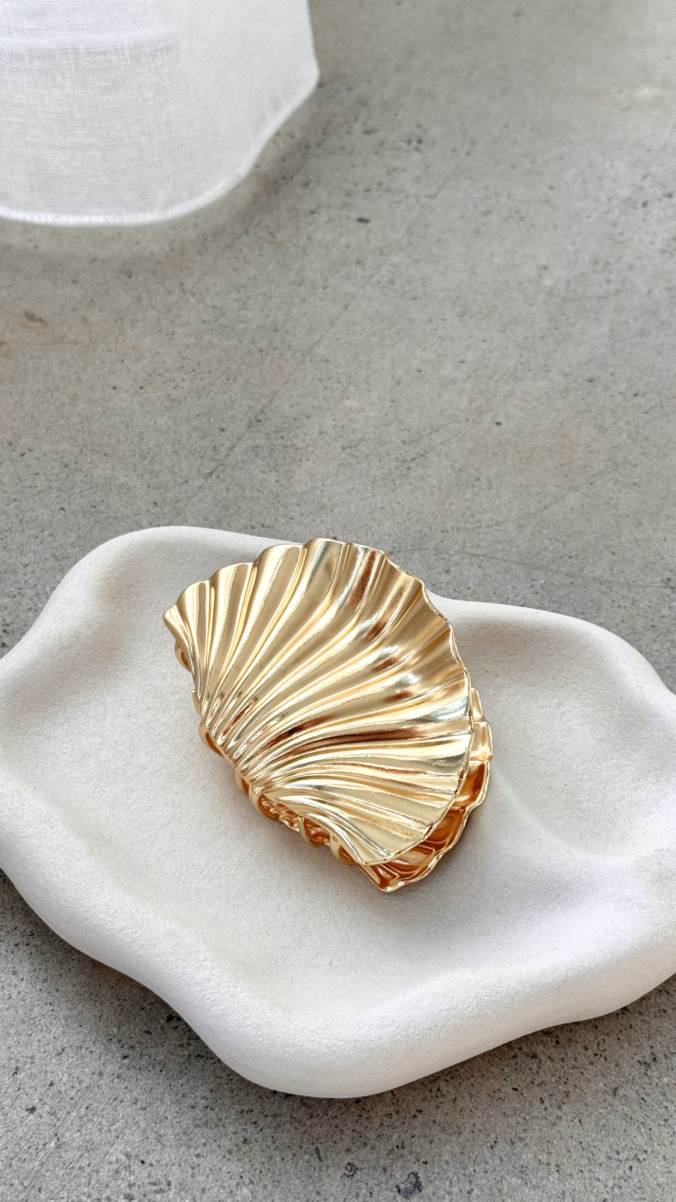 Large Shell Claw Clip - Gold - Billy J