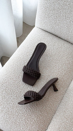 Michelle Heel - Chocolate - Billy J