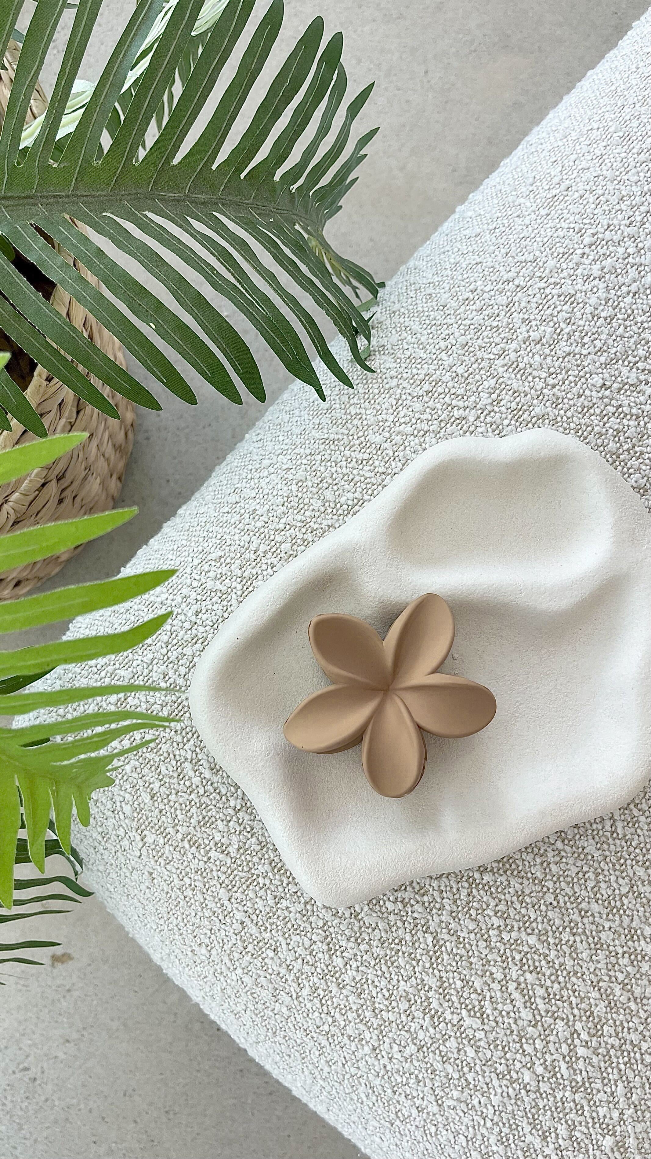 Hibiscus Matte Flower Claw Clip - Tan - Billy J