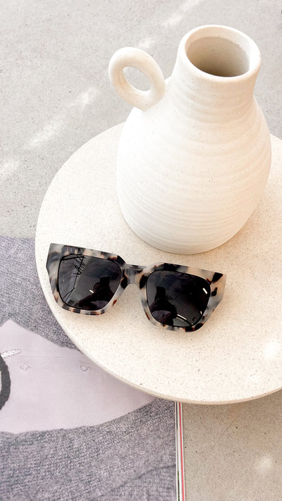 Load image into Gallery viewer, Jammerson Sunglasses - Blonde Tort
