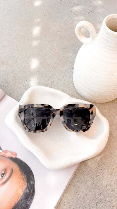Load image into Gallery viewer, Jammerson Sunglasses - Blonde Tort
