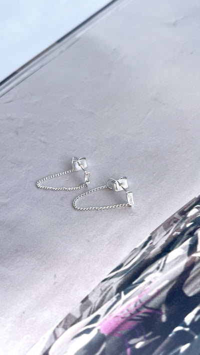Load image into Gallery viewer, Vanna Chain Earrings - Crystal/Silver
