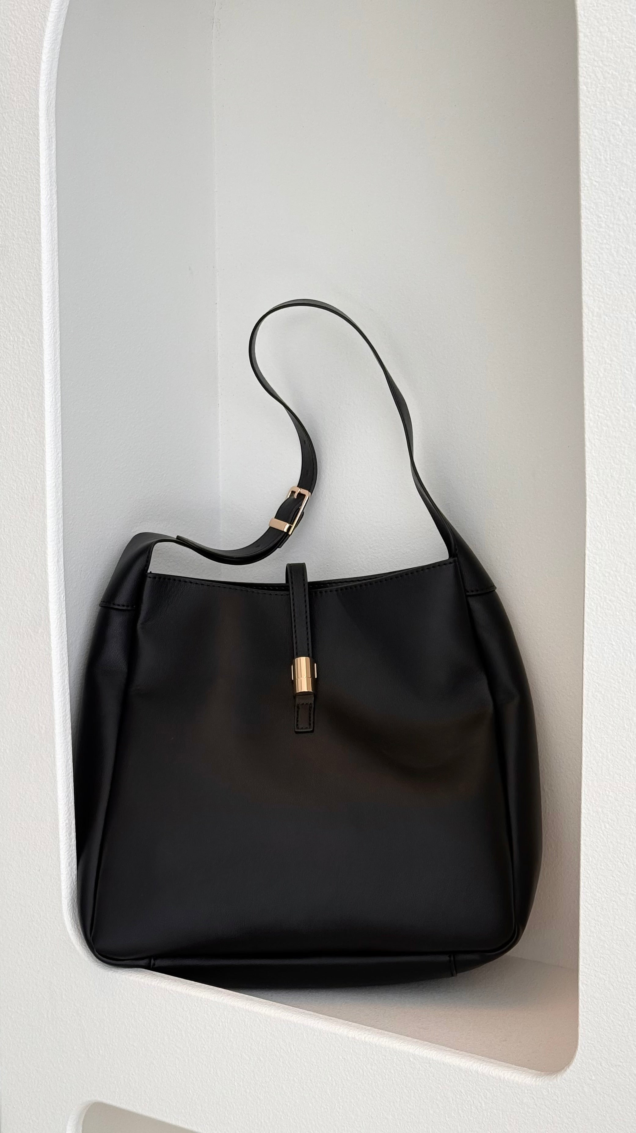 Yara Shoulder Bag - Black - Billy J