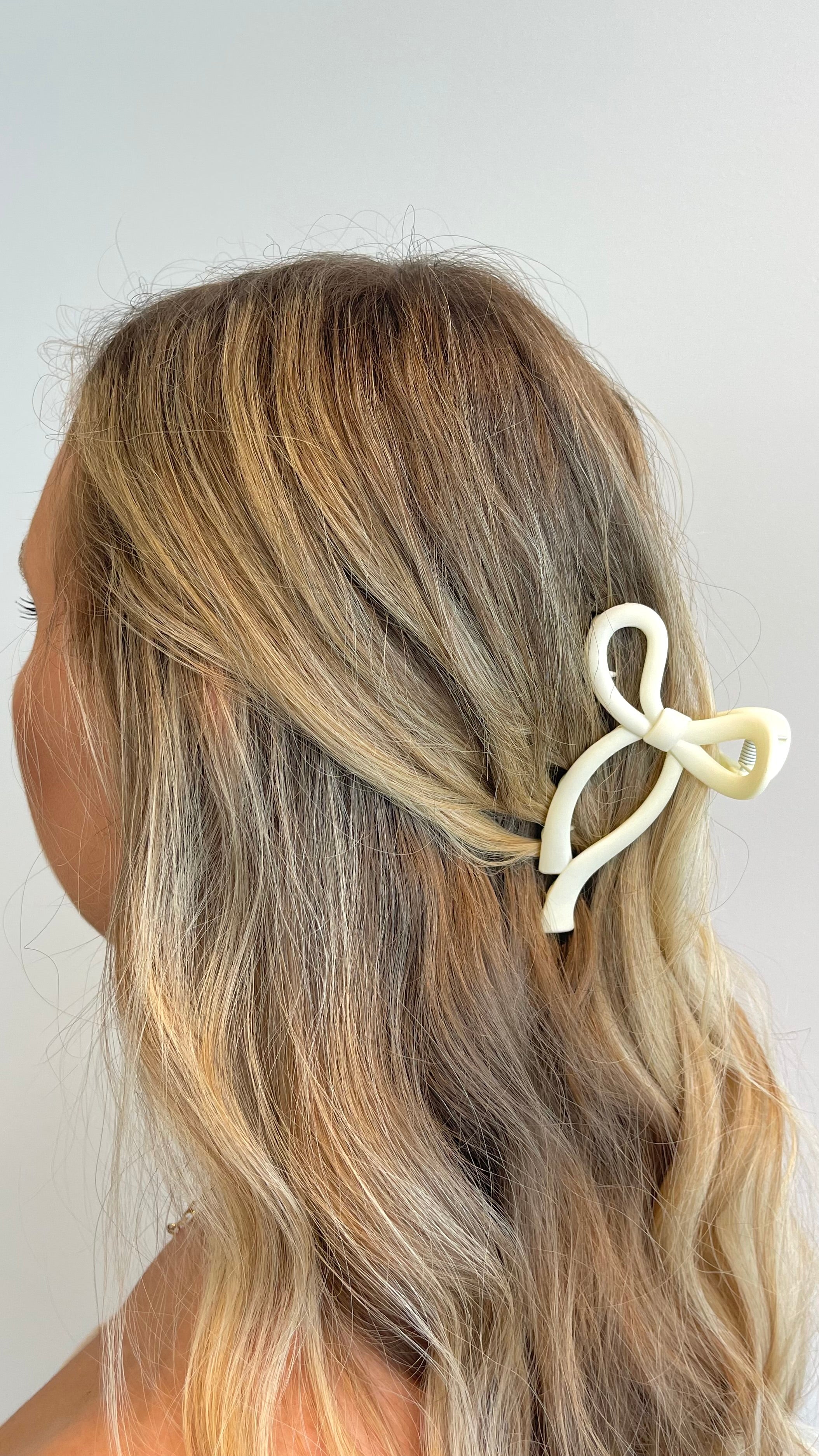 Matte Bow Claw Clip - Butter - Billy J