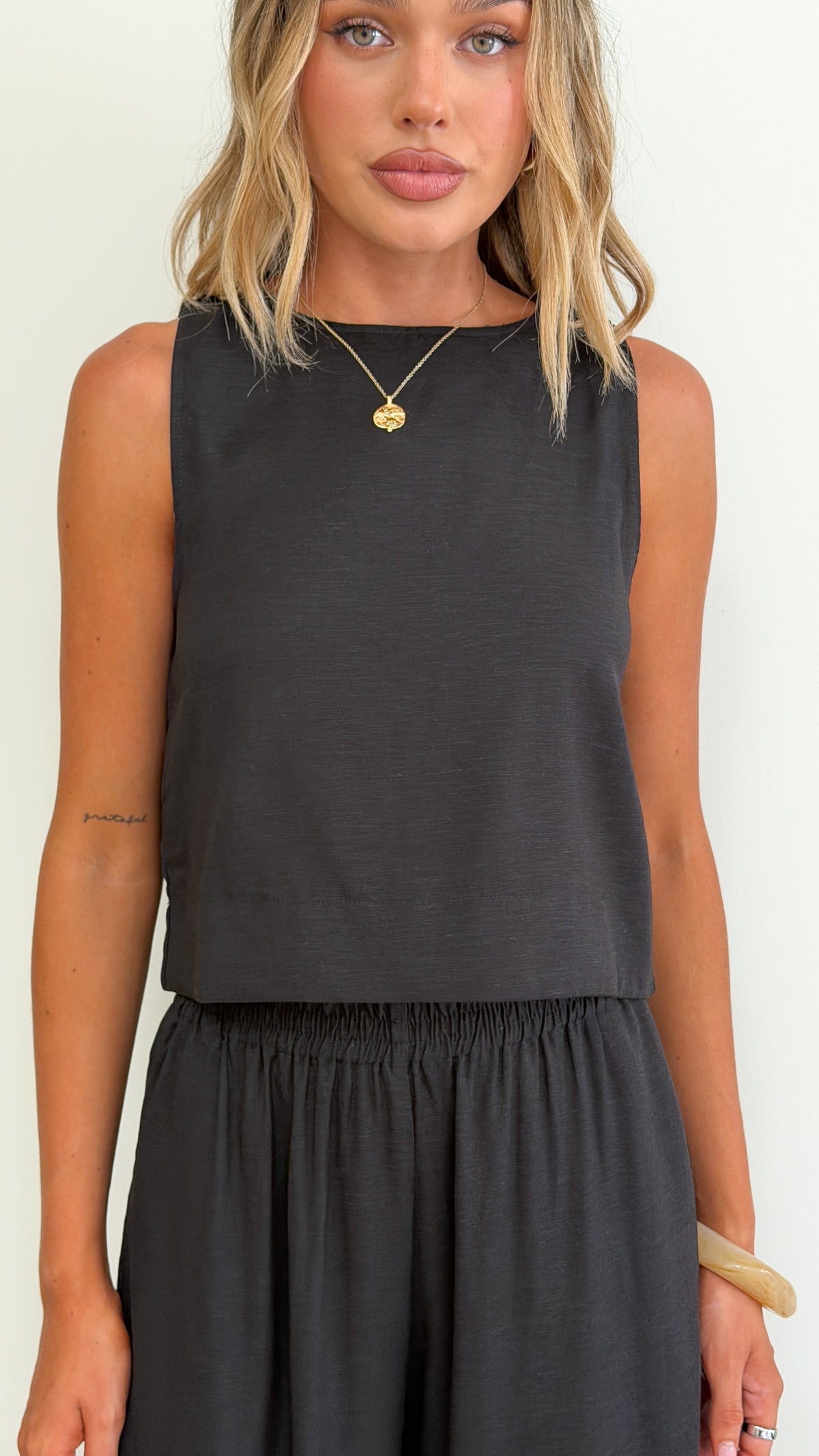 Nadie Crop Top - Black - Billy J