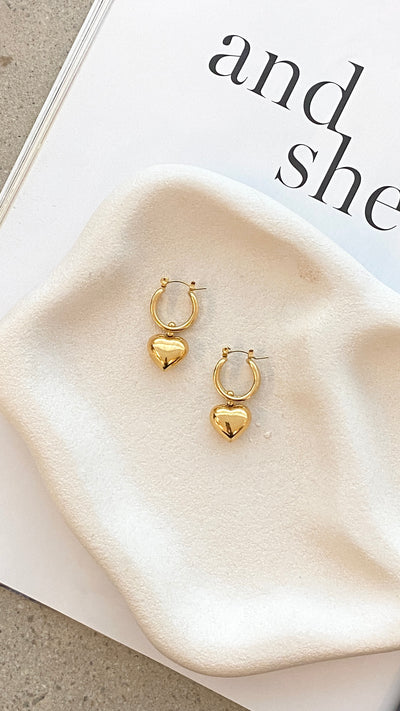 Load image into Gallery viewer, Varick Heart Earrings - Gold - Billy J
