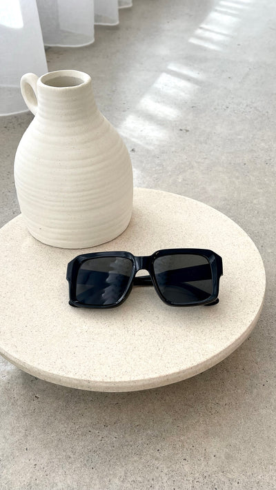 Load image into Gallery viewer, Mahoney Sunglasses - Black
