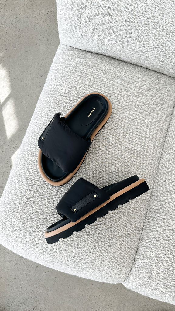 Saige Slide - Black - Billy J