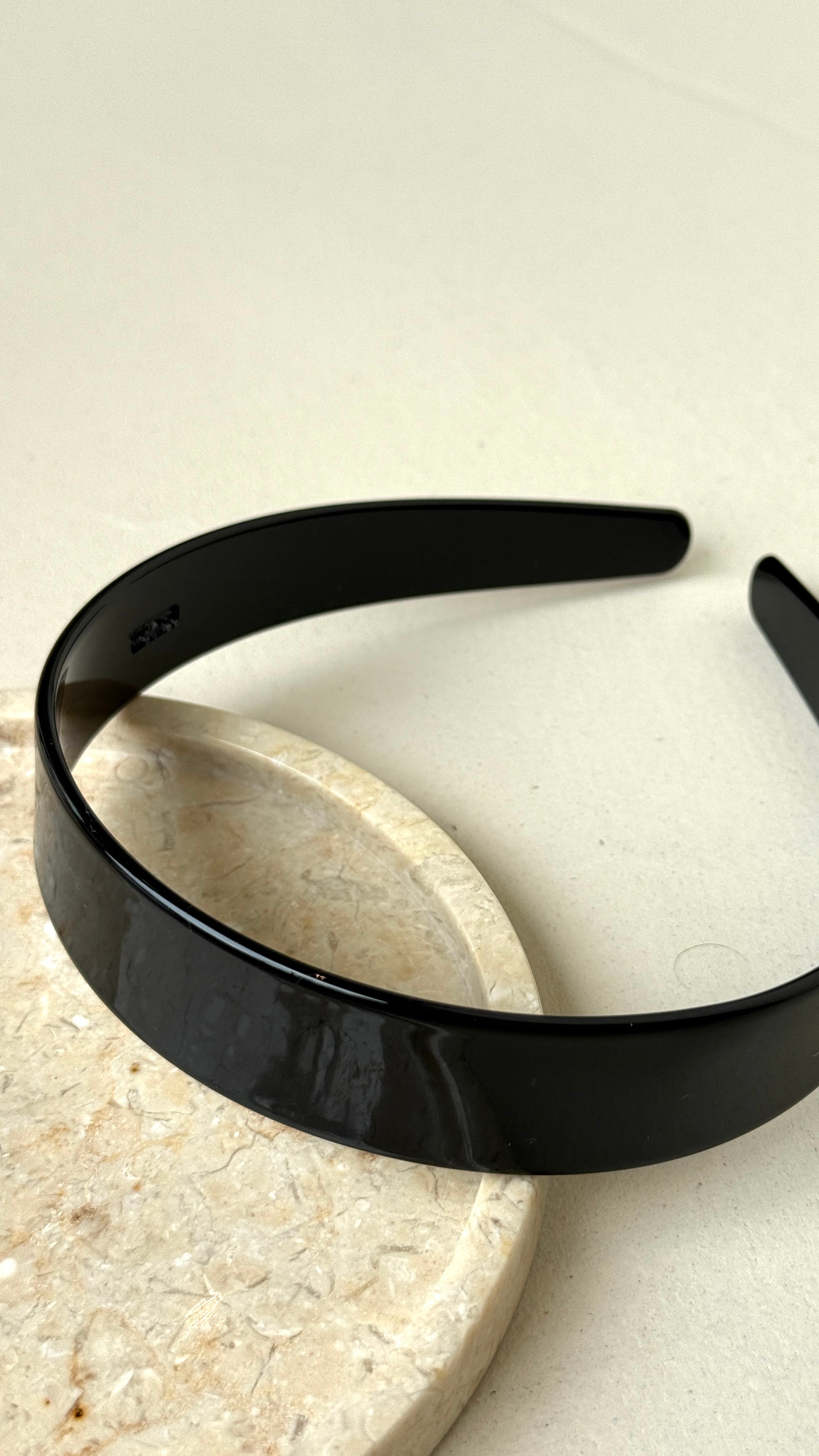 Lucy Resin Headband - Black - Billy J