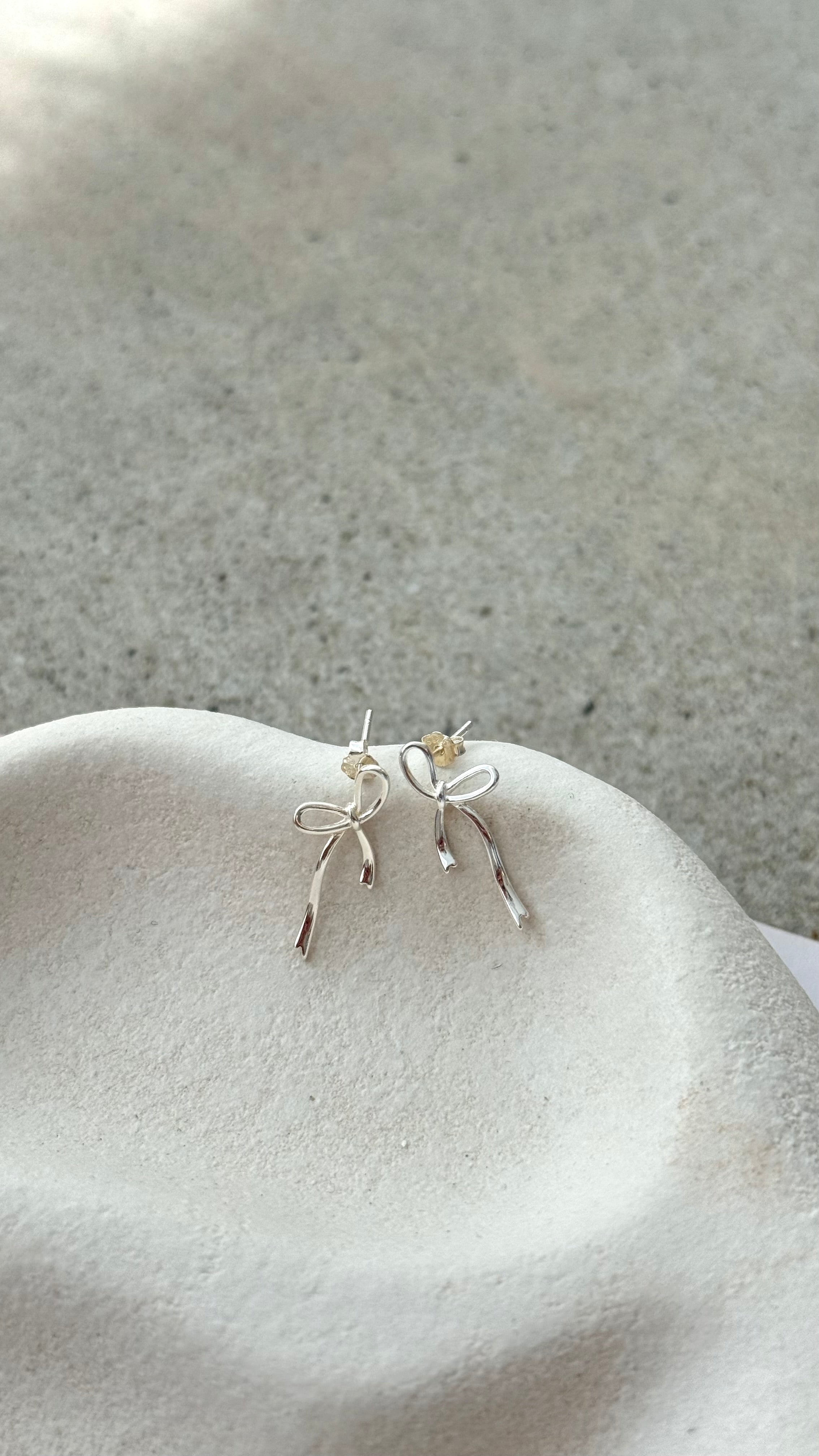 Velika Bow Earrings - Silver - Billy J