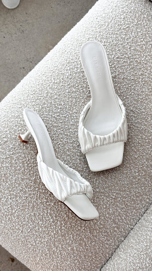 Pilar Heel - White - Billy J