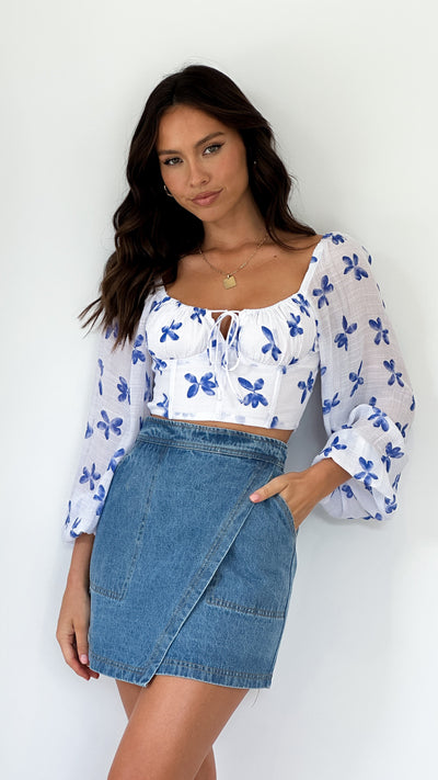 Load image into Gallery viewer, Fairoze Crop Top - Blue Floral
