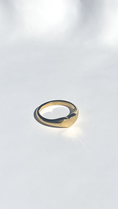 Load image into Gallery viewer, Amore Ring - Gold
