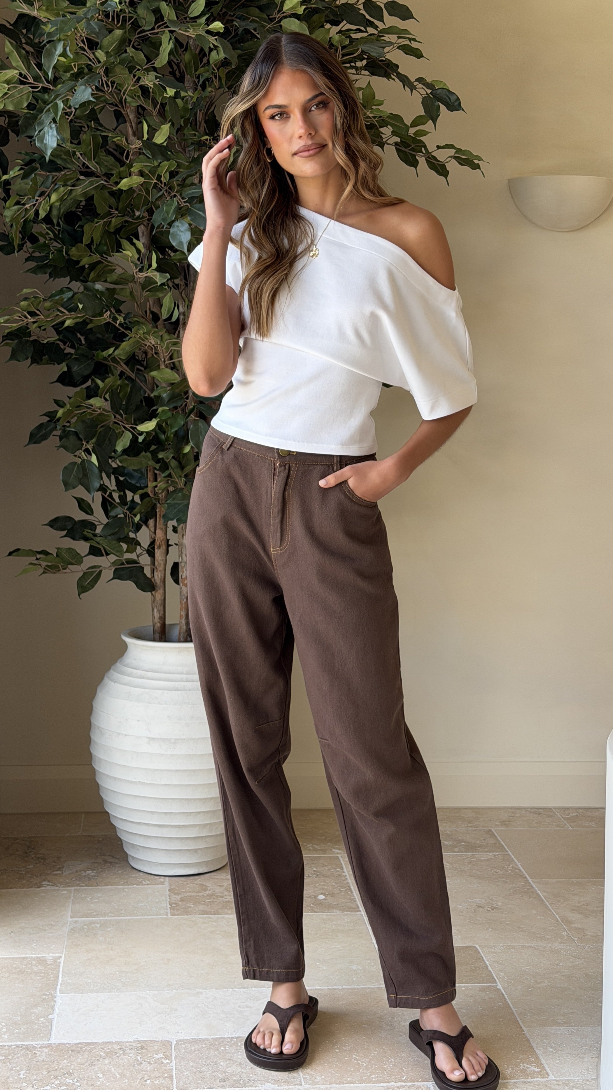 Cleora Barrel Jeans - Chocolate - Billy J