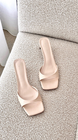 Yadira Heel - Pearl Shine - Billy J
