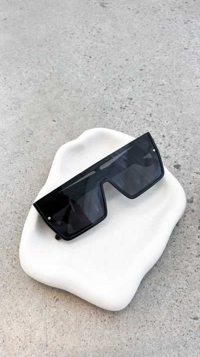Load image into Gallery viewer, Rendezvous Sunglasses - Black
