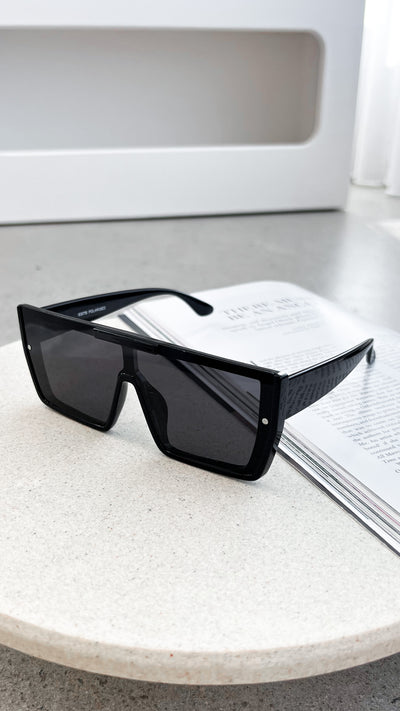 Load image into Gallery viewer, Rendezvous Sunglasses - Black

