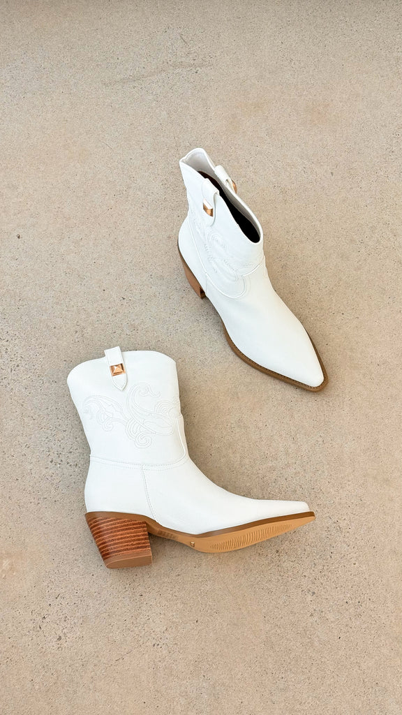 Darla Boots - White - Billy J