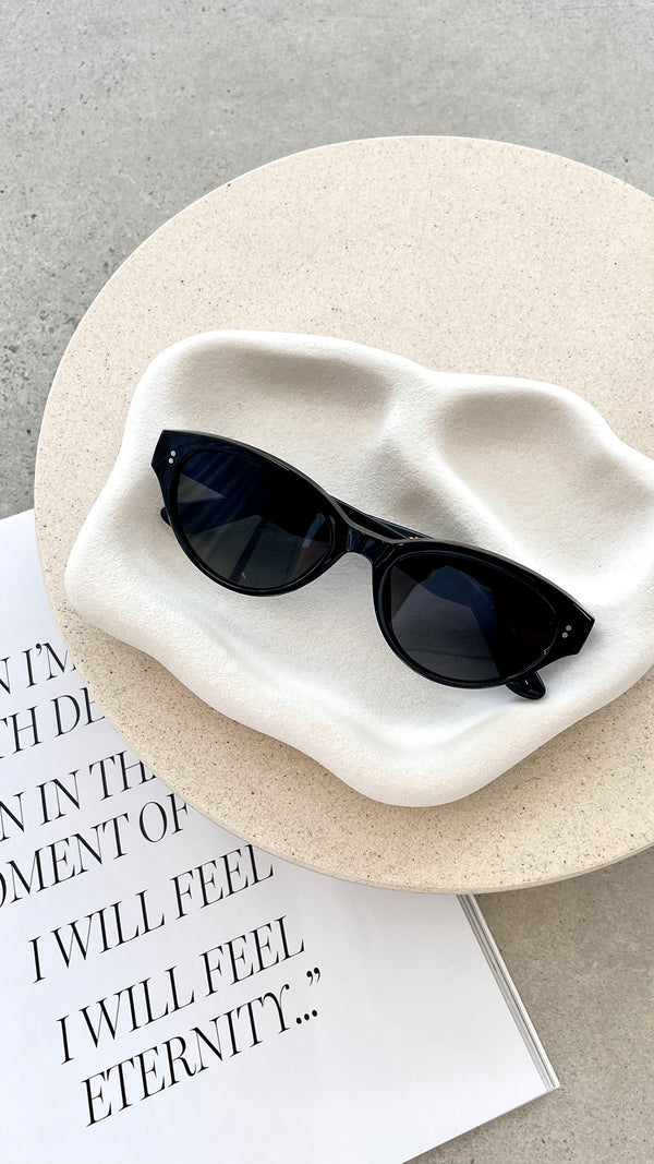 Quincia Sunglasses - Black - Billy J