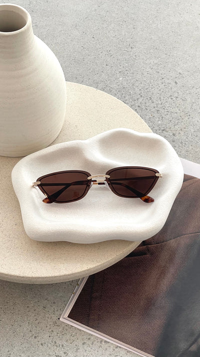 Load image into Gallery viewer, The Chandra Sunglasses - Light Gold Chocolate - Billy J
