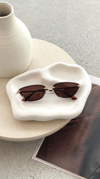 Load image into Gallery viewer, The Chandra Sunglasses - Light Gold Chocolate - Billy J
