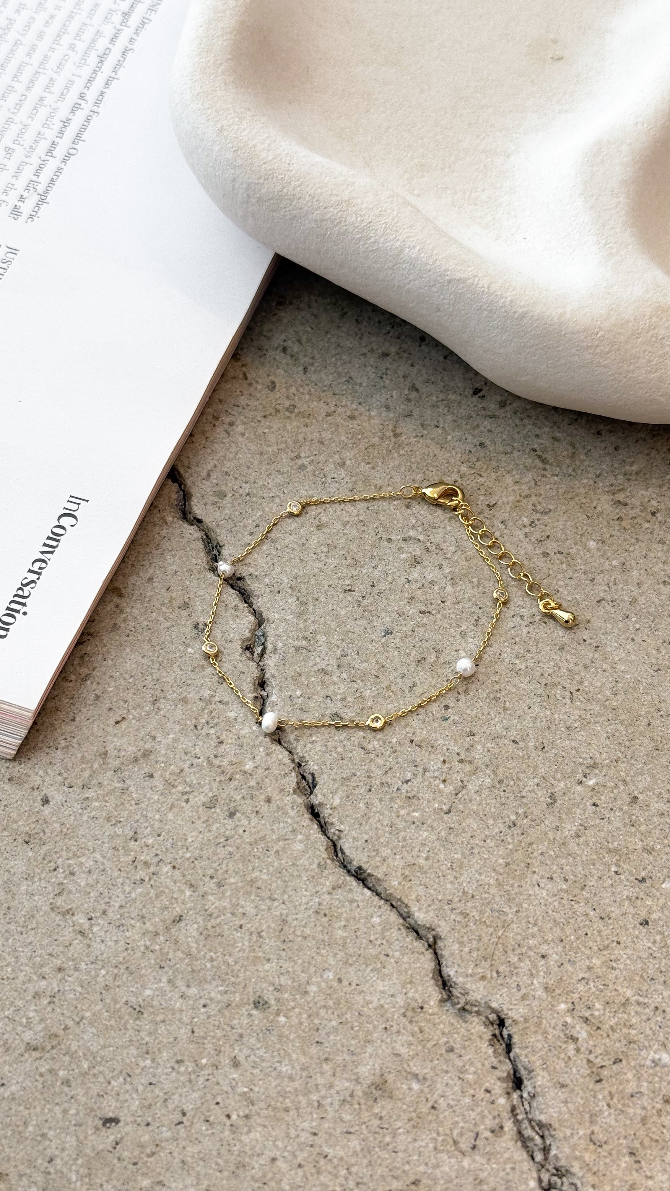 Nina Bracelet - Gold / Pearl - Billy J