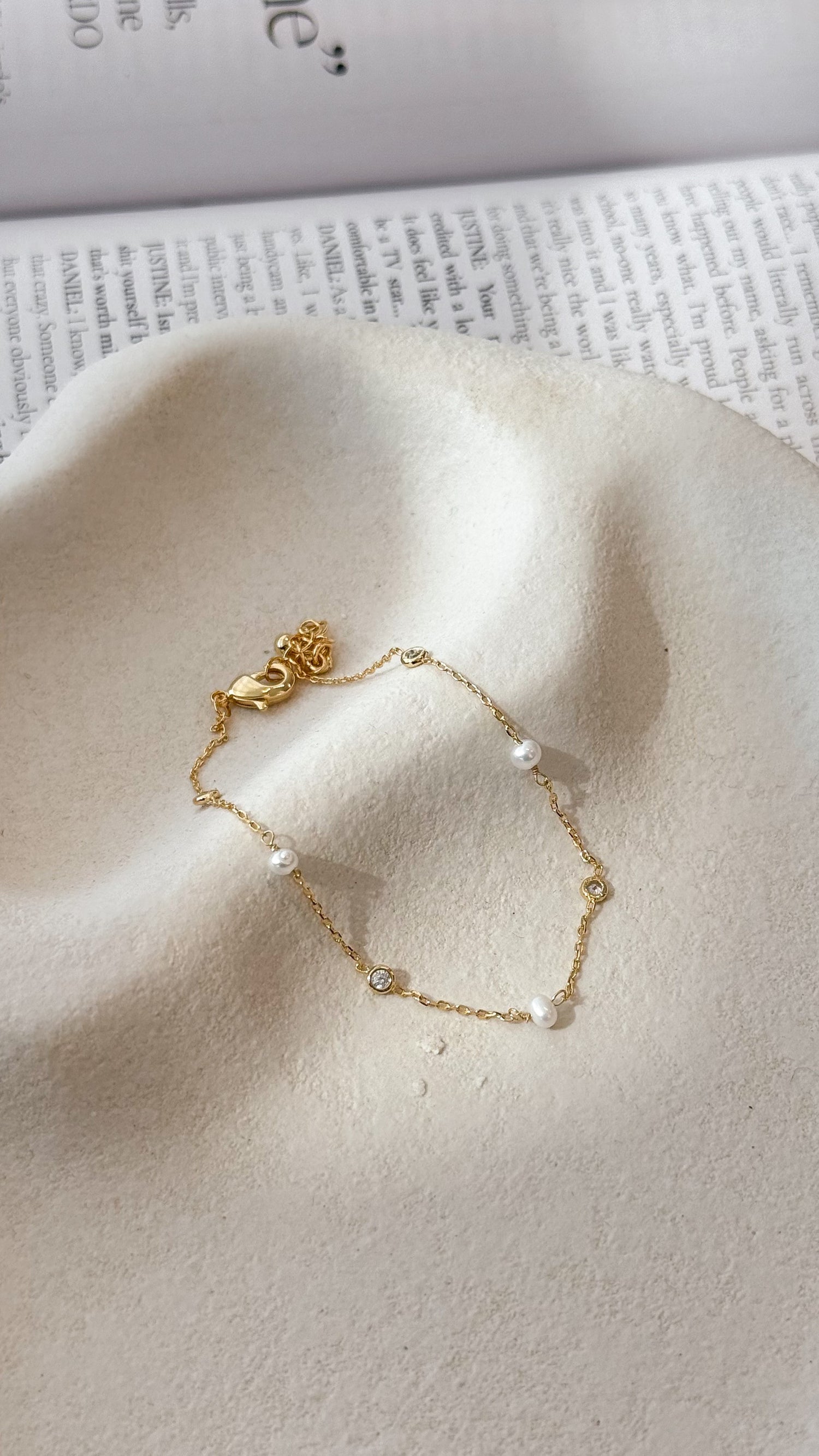 Nina Bracelet - Gold / Pearl - Billy J