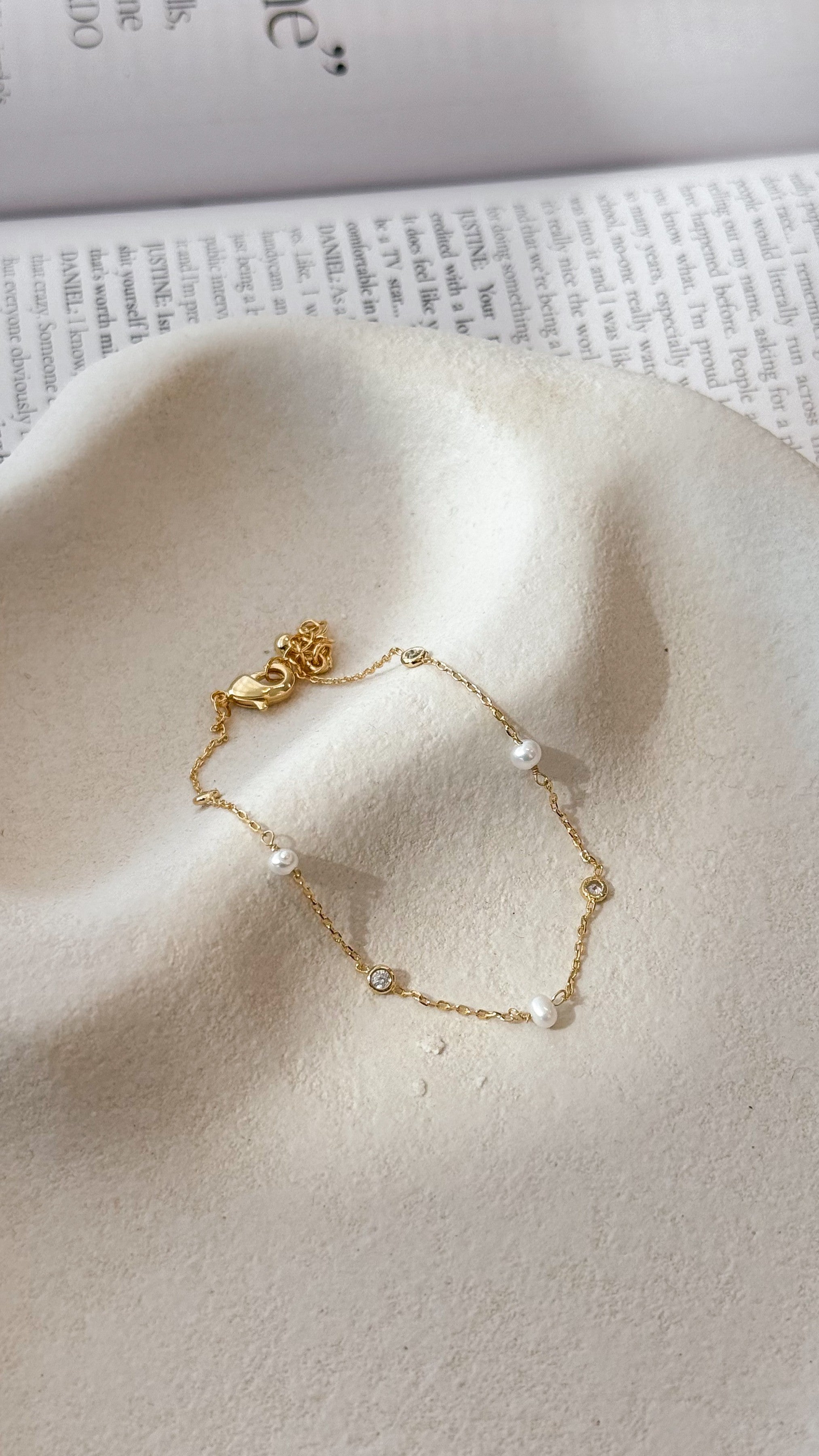 Nina Bracelet - Gold / Pearl - Billy J