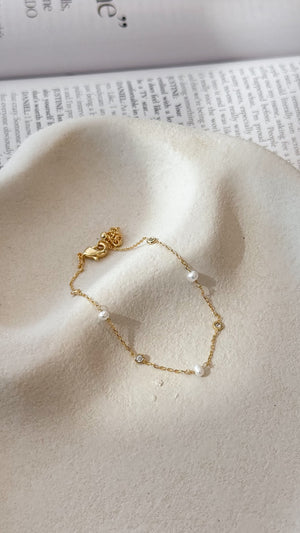 Nina Bracelet - Gold / Pearl - Billy J