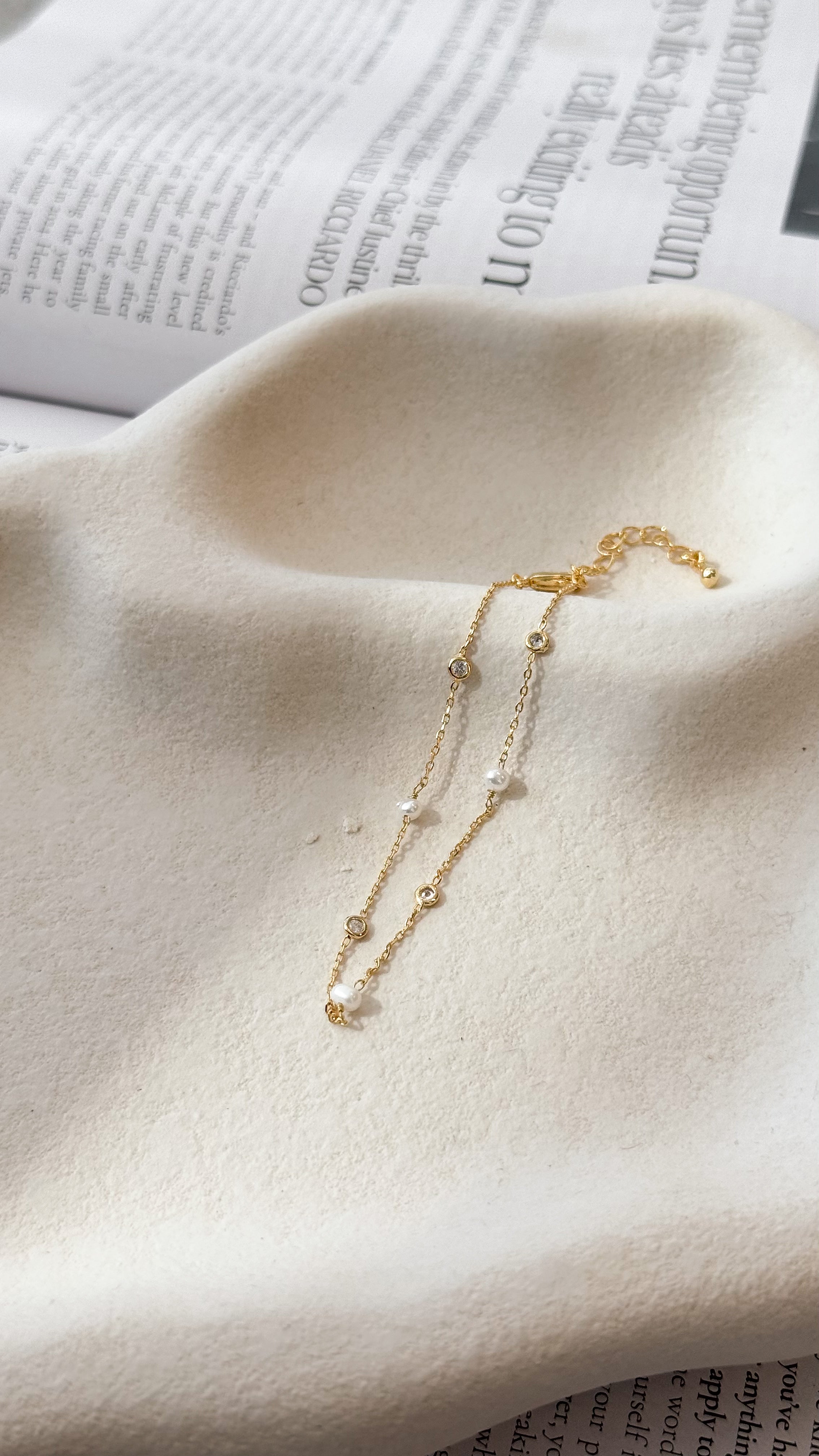 Nina Bracelet - Gold / Pearl - Billy J