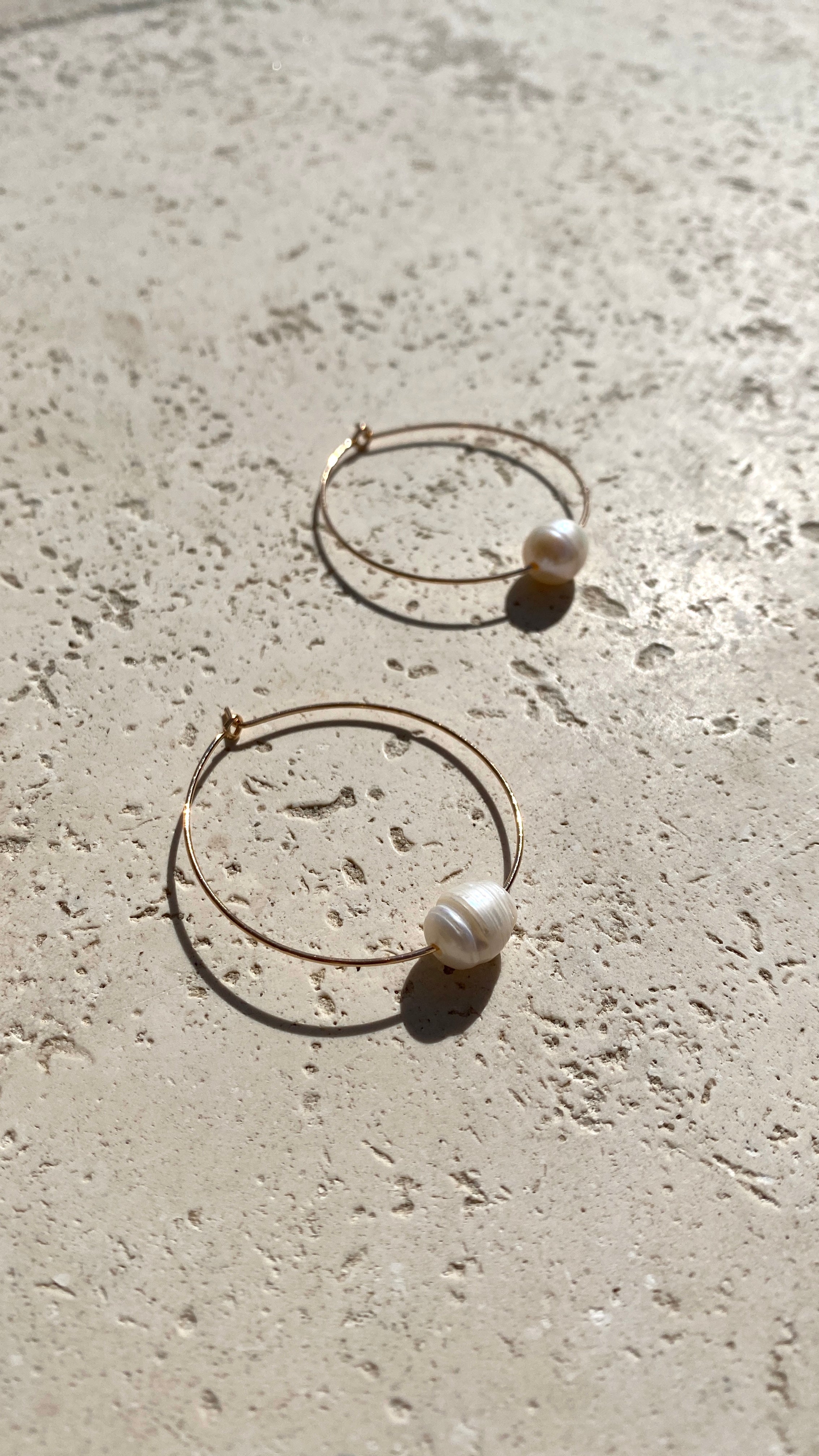 Simple Pearl Fine Wire Hoops - Cream/Gold
