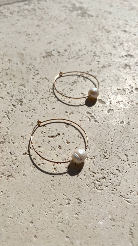 Simple Pearl Fine Wire Hoops - Cream/Gold