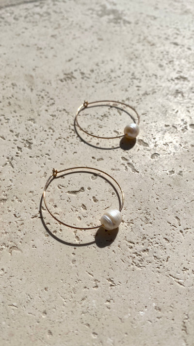 Load image into Gallery viewer, Simple Pearl Fine Wire Hoops - Cream/Gold
