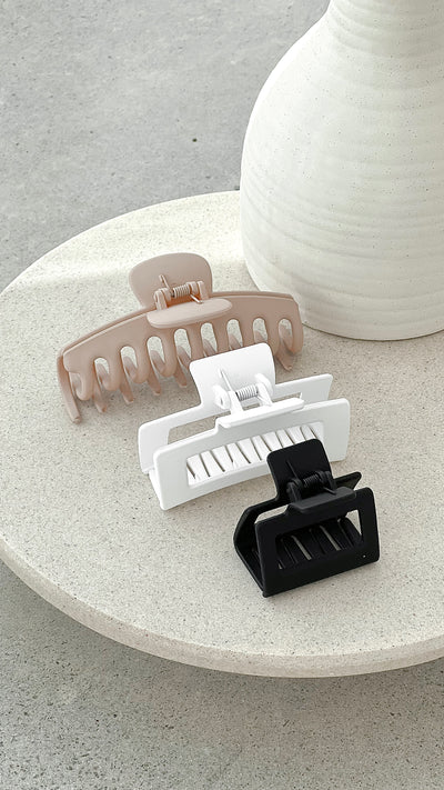 Load image into Gallery viewer, Larna 3 Pack Claw Clips - Beige/Black/White

