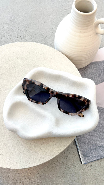 Load image into Gallery viewer, The Ellingson Sunglasses - Marble Tort Jet - Billy J
