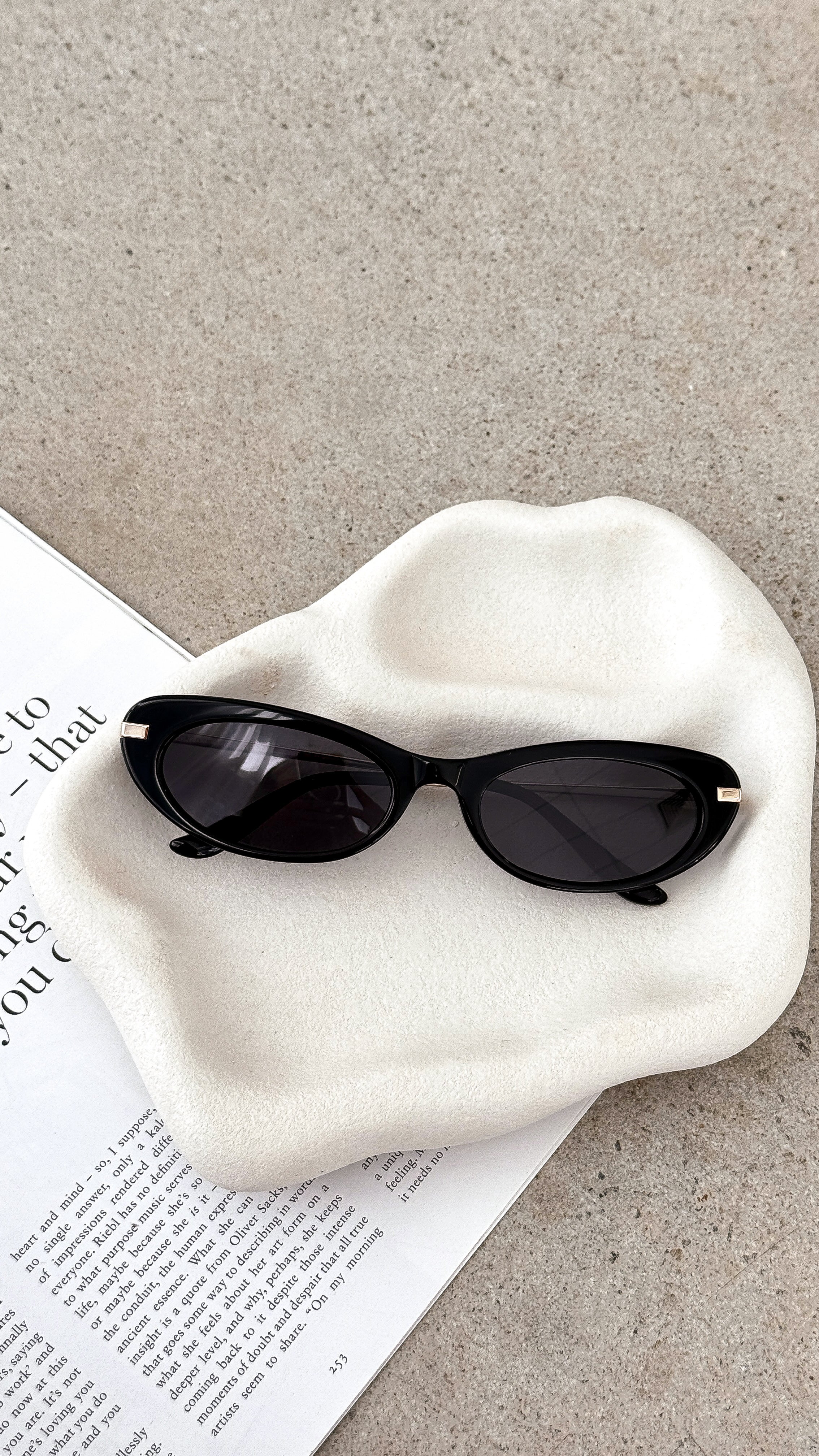 The Rae Sunglasses - Black / Black - Billy J