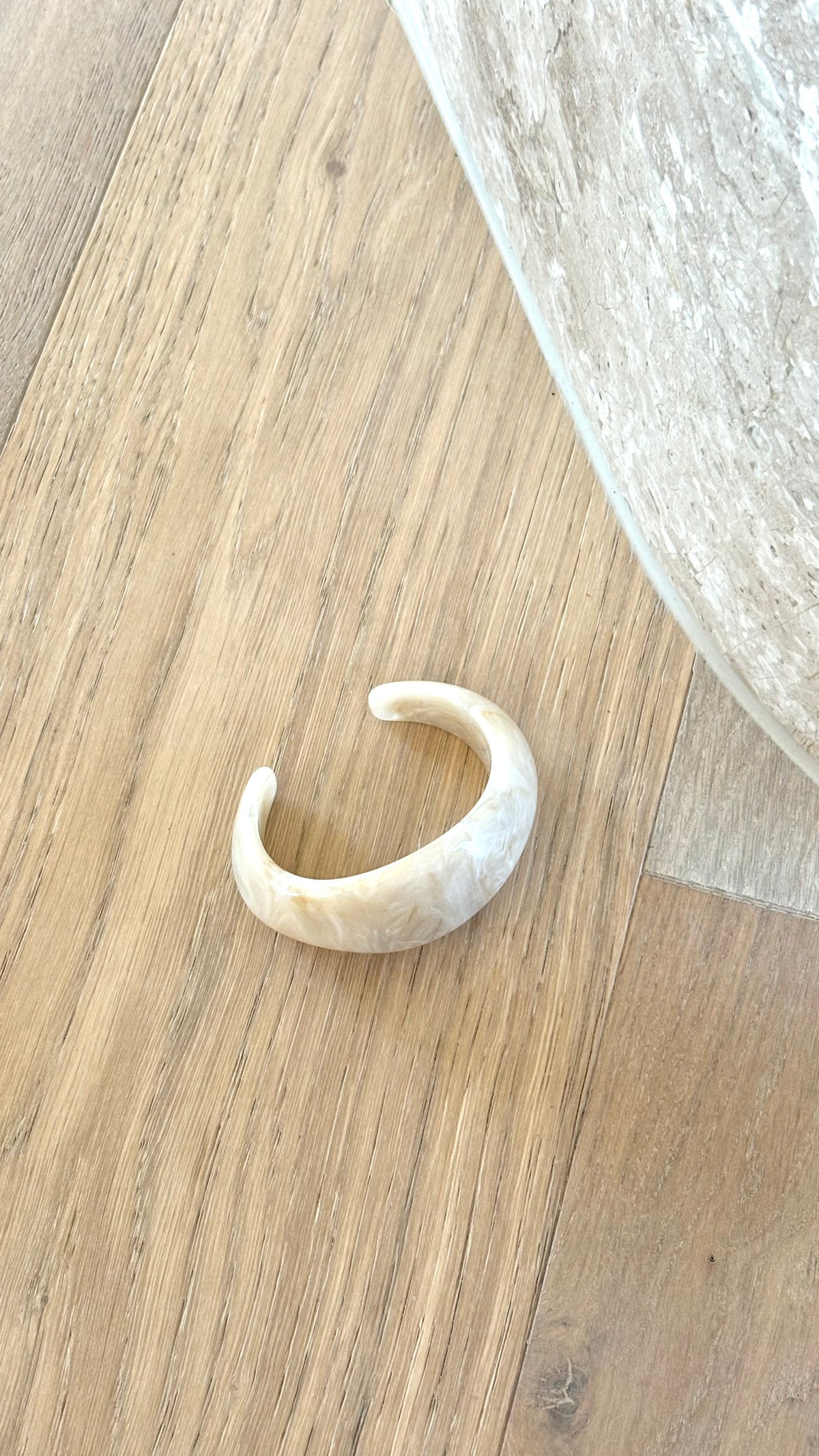 Lumi Cream Resin Bangle - Cream
