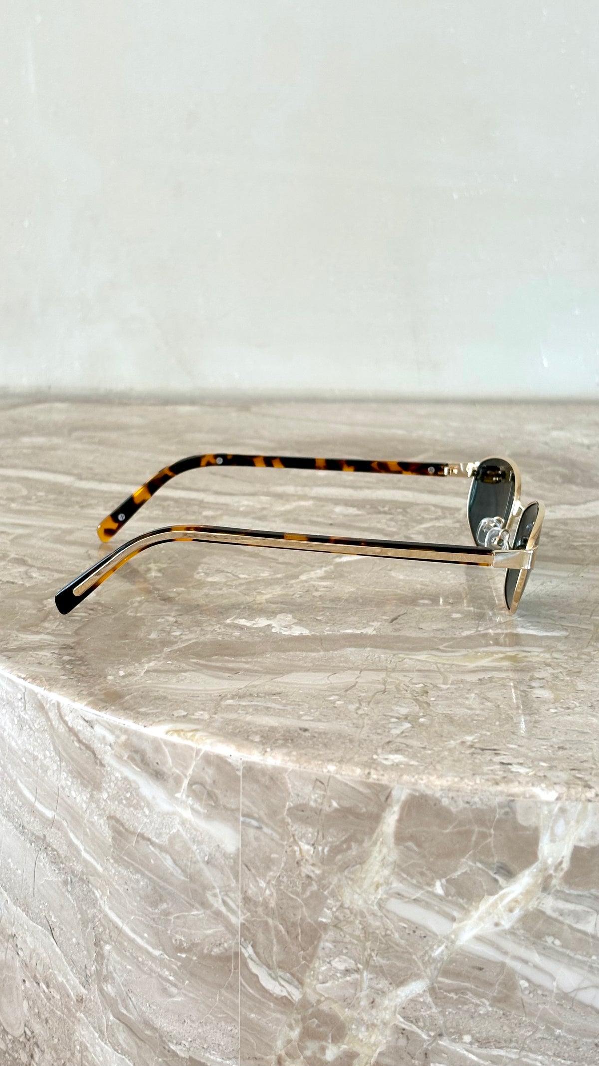 The Angelina Sunglasses - Tort/Green