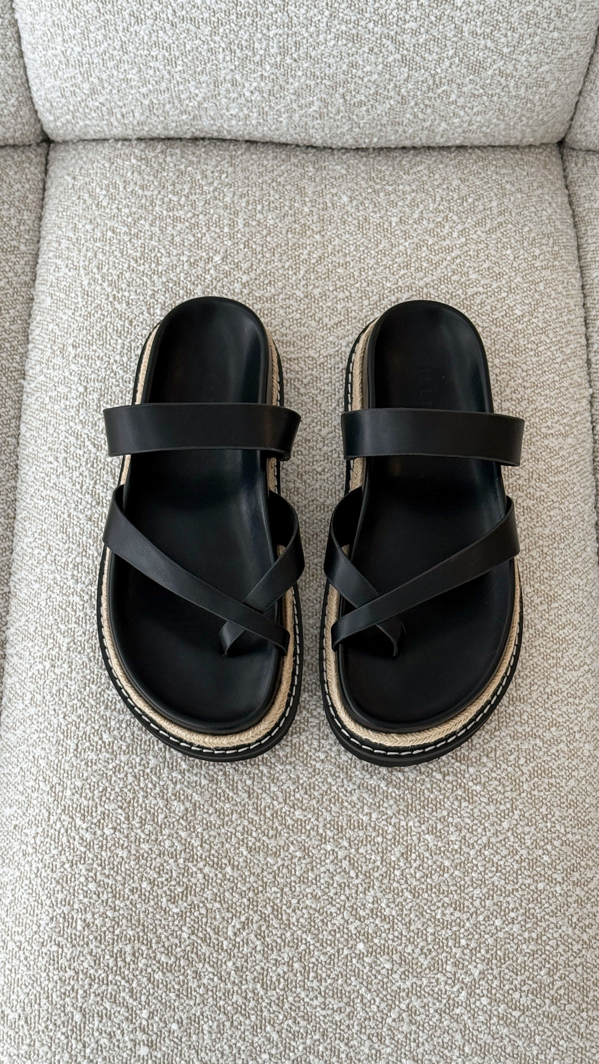 Amia Slide - Black - Billy J