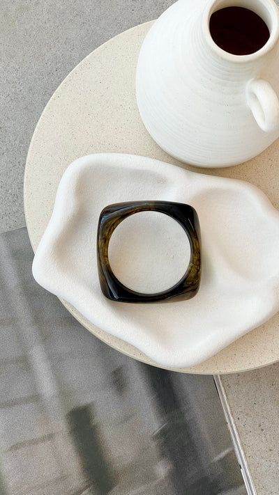 Load image into Gallery viewer, Salazar Bangle - Tea Resin - Billy J
